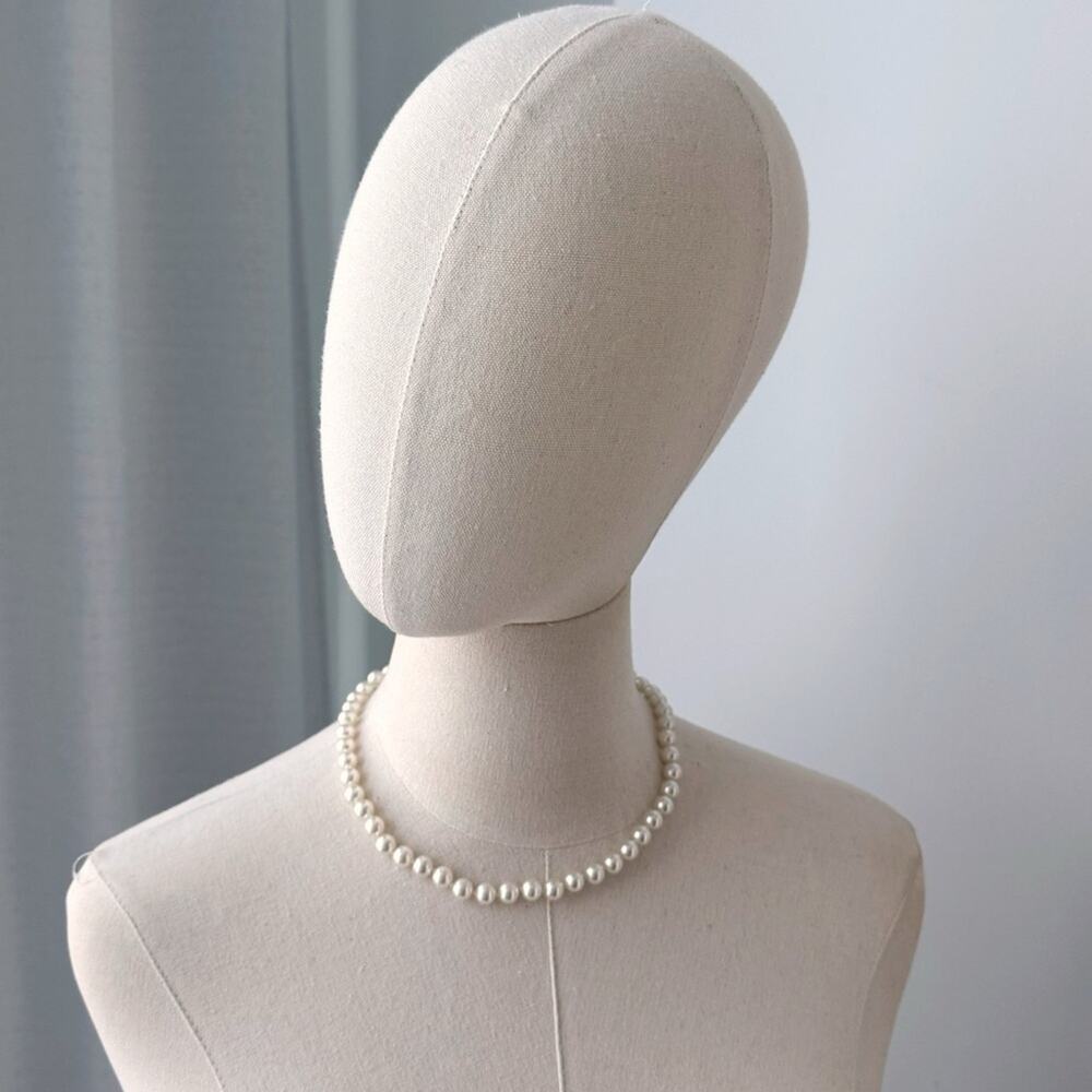 Vintage Ivory White Faux Pearls Short 18” Necklace Estate Classic Timeless - Picture 5 of 5